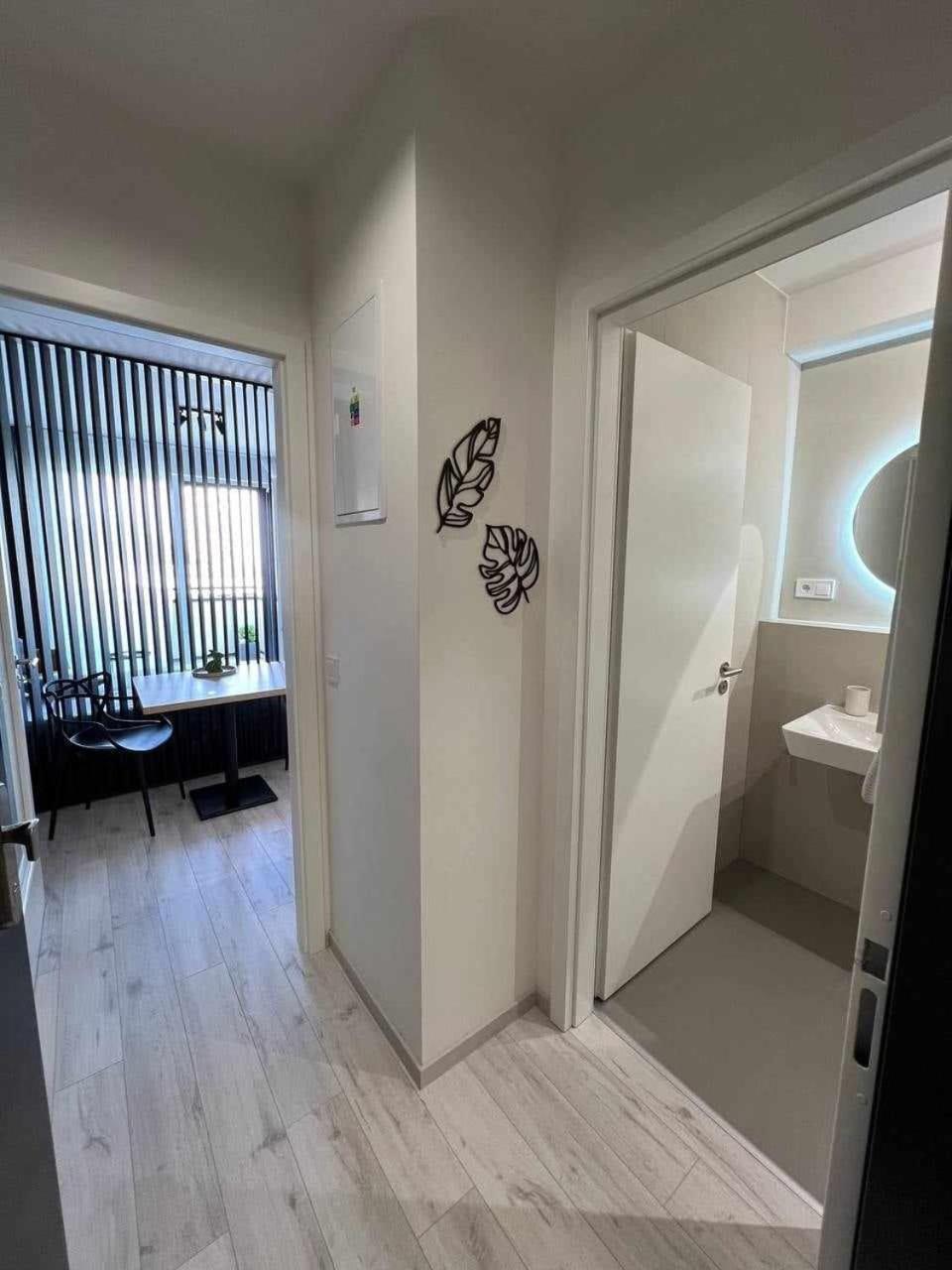 M&M1 Studio Apartment Near Center With Free Parking - Ac 코시체 외부 사진